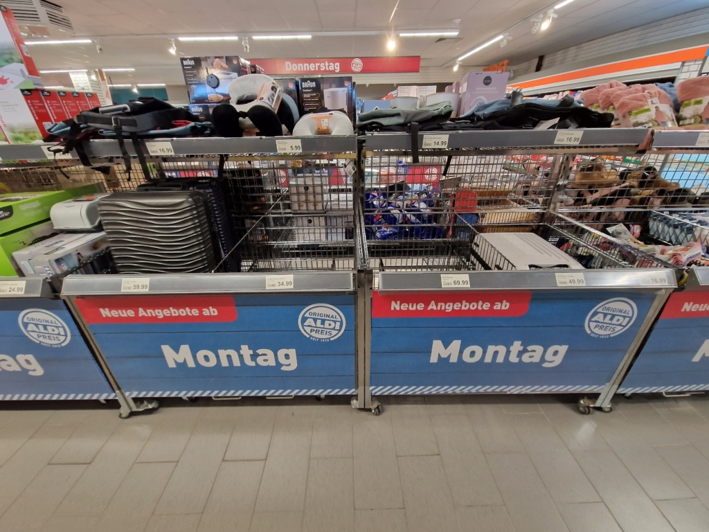ALDI Nord Warnemünde: Koffer und Trolley Angebote fast ausverkauft